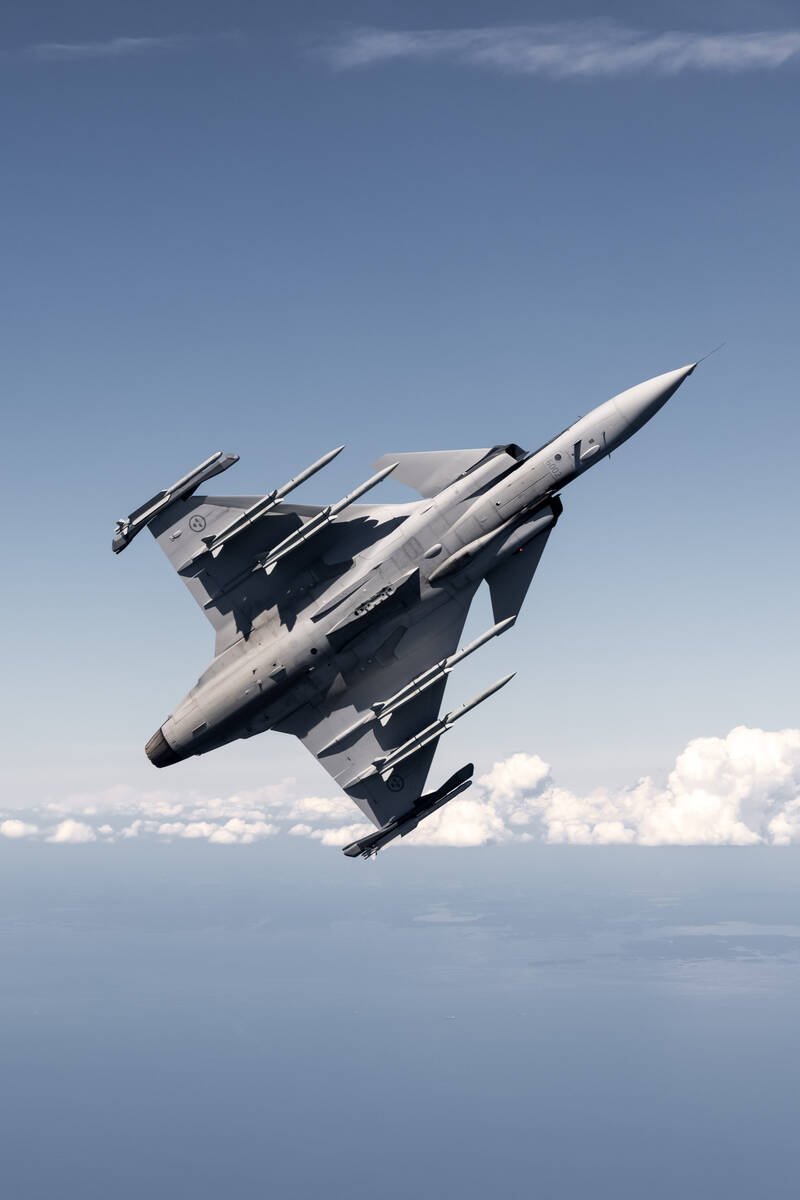 After Rejecting Dassault Rafale, Brazil Set To Receive The 'Most-Advanced'  Variant Of SAAB Gripen Fighter Jet
