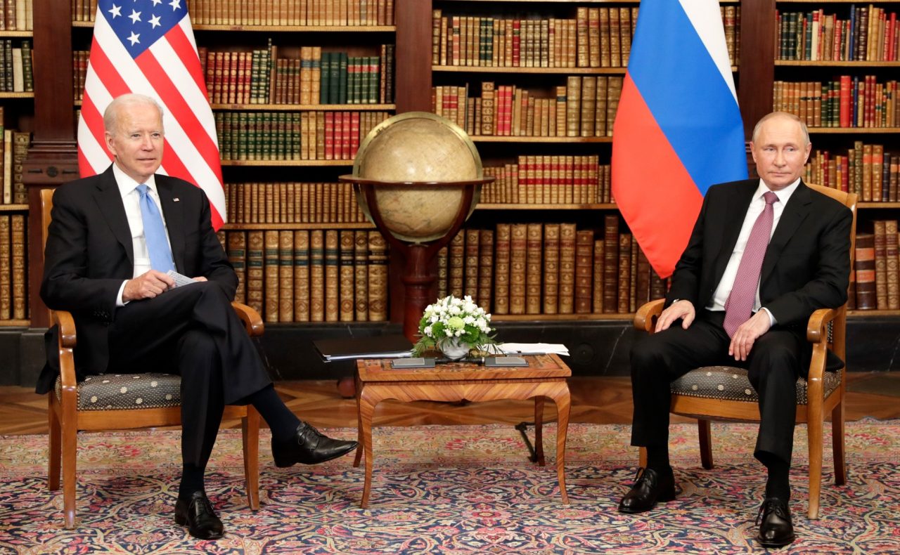 Džo Baidens un Vladimirs Putins Ženēvā,