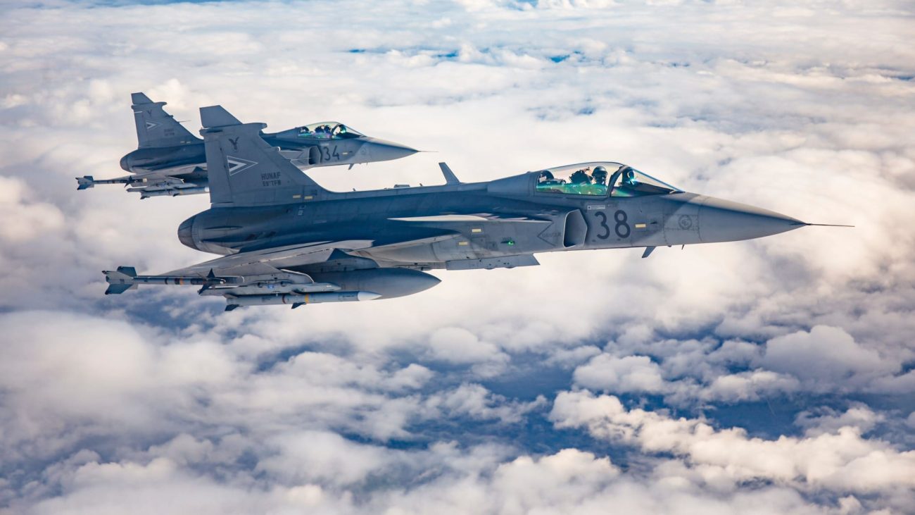 First of 36 Saab F-39E Gripen fighter aircraft arrives in Brazil