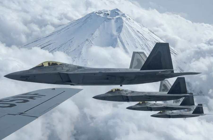 Alternate Fighter Plan: Cut F-15EX, Extend F-22, Buy New Stealth Jets, More  F-35s