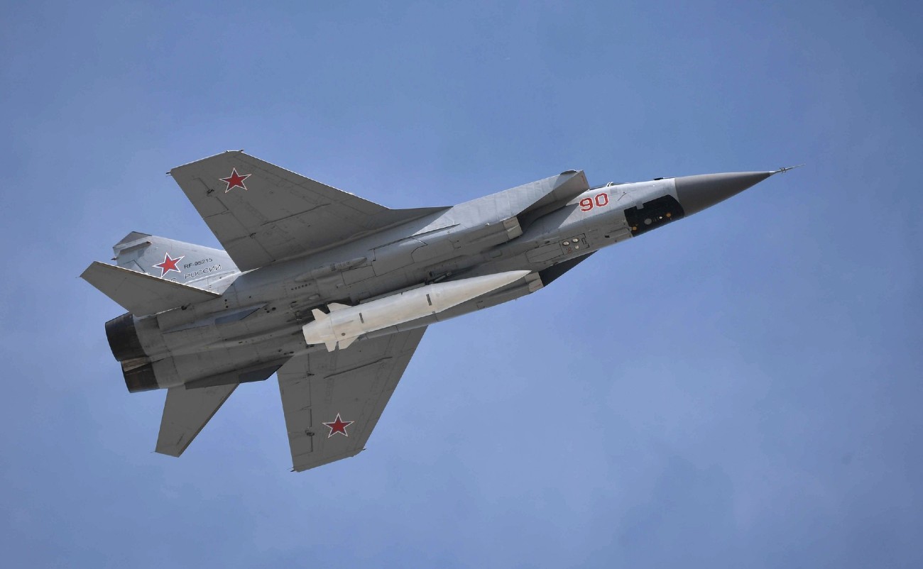 Russia Deploys MiG-31Ks With Deadly Hypersonic Missiles To European ...