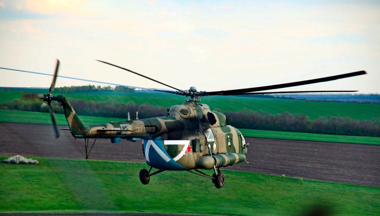 Российский вертолет РЭБ Ми-8МТПР-1