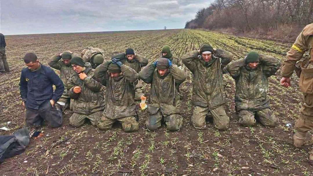 Russian-soldiers-surrender.jpg