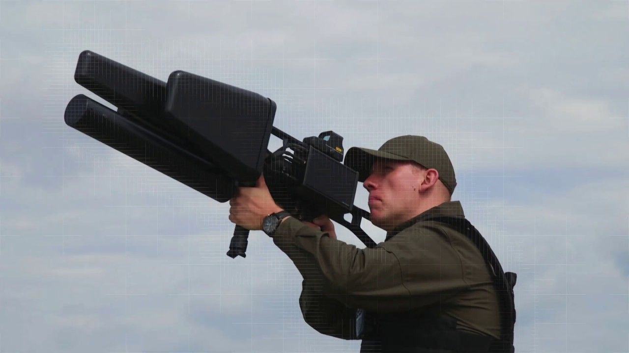 SkyWiper Anti-drone gun