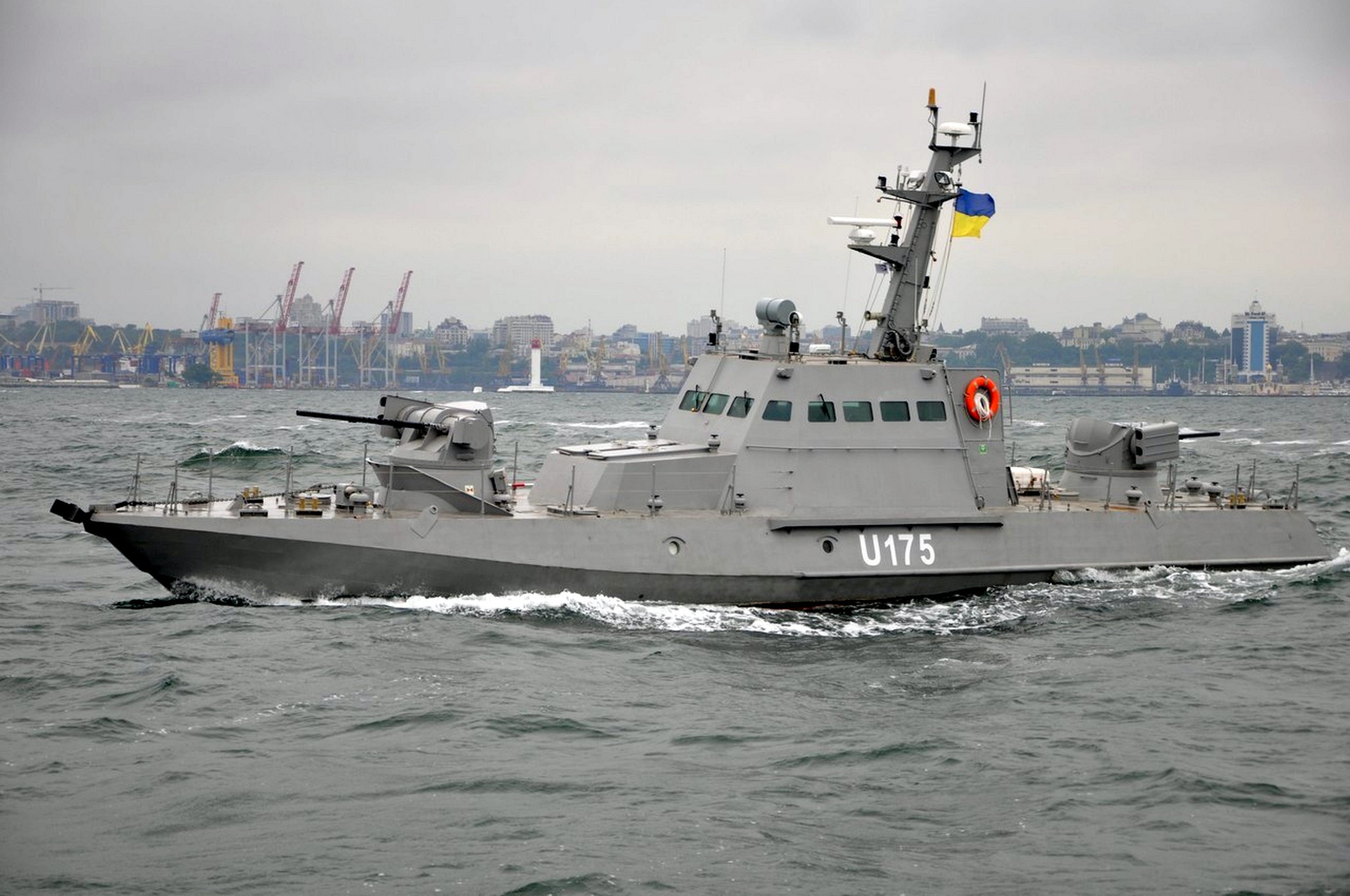 russia-s-monster-uav-slam-bangs-into-ukrainian-gunboat-the-hunter-becomes-hunted-watch-video