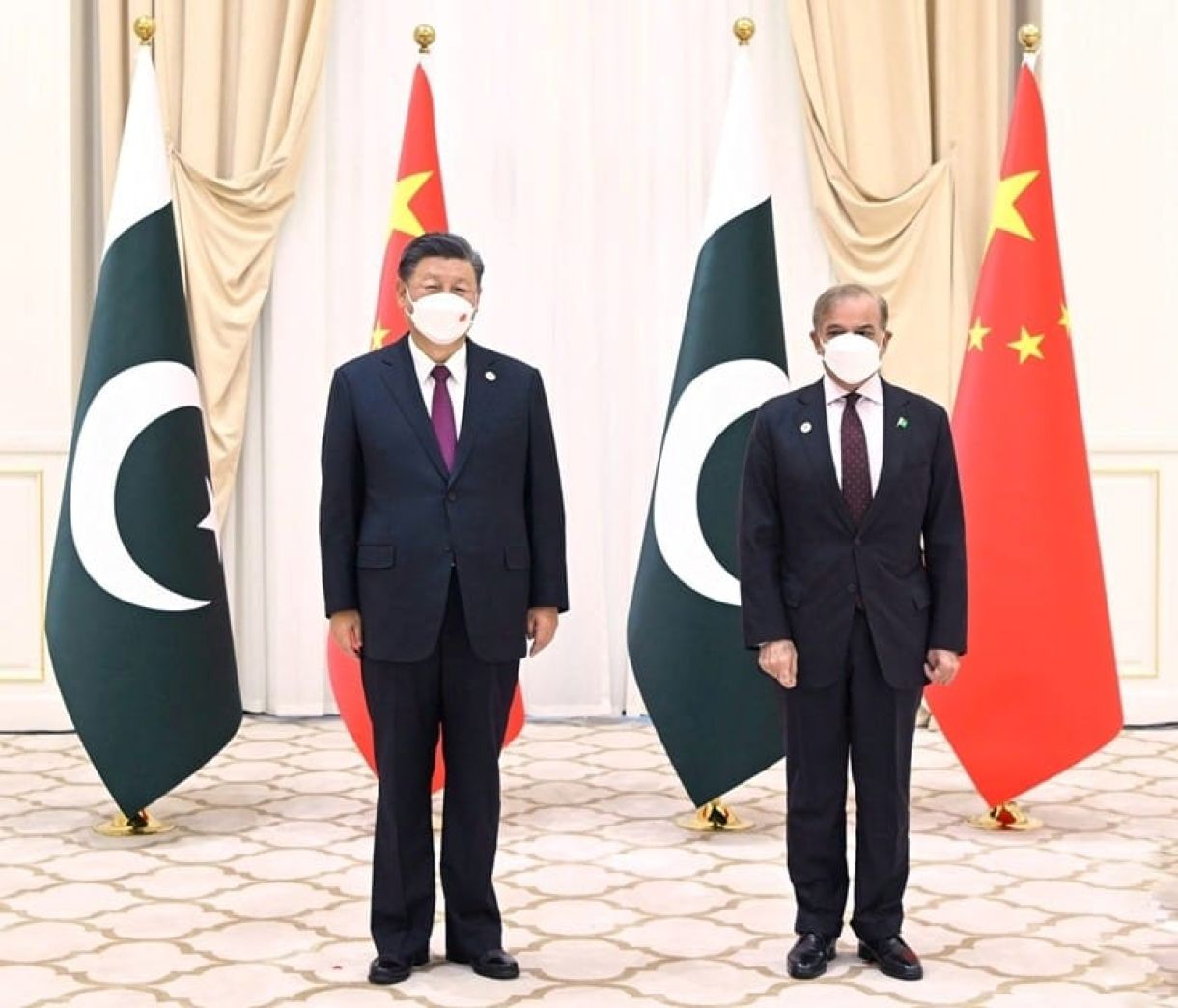 Chinese President Xi Xinping with Pakistan PM Shehbaz Sharif