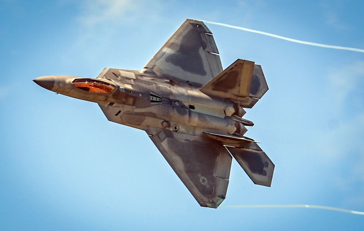 F-22 rapaz