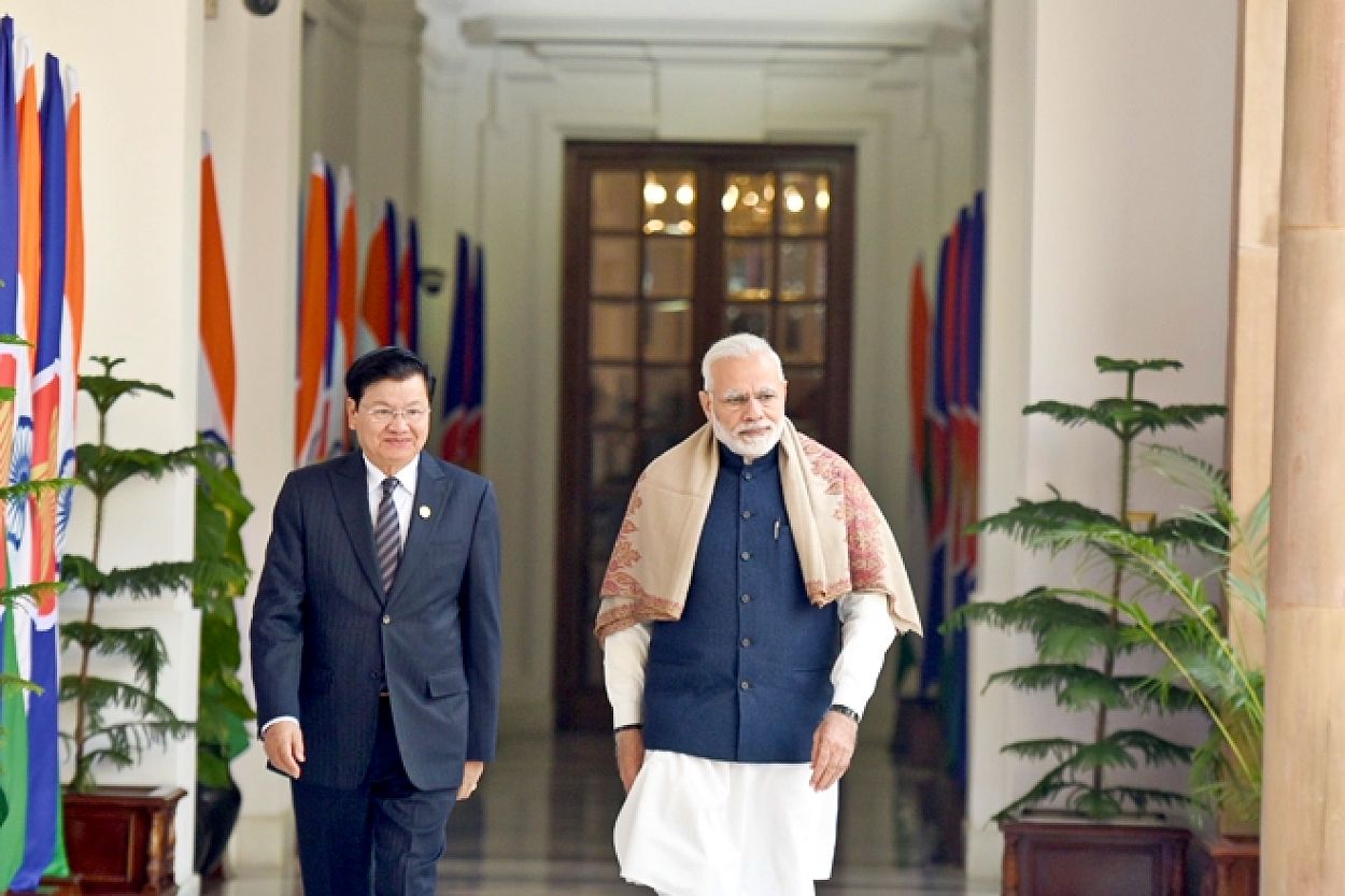 Prime Minister Narendra Modi with Laos Prime Minister Thongloun Sisoulith/PIB