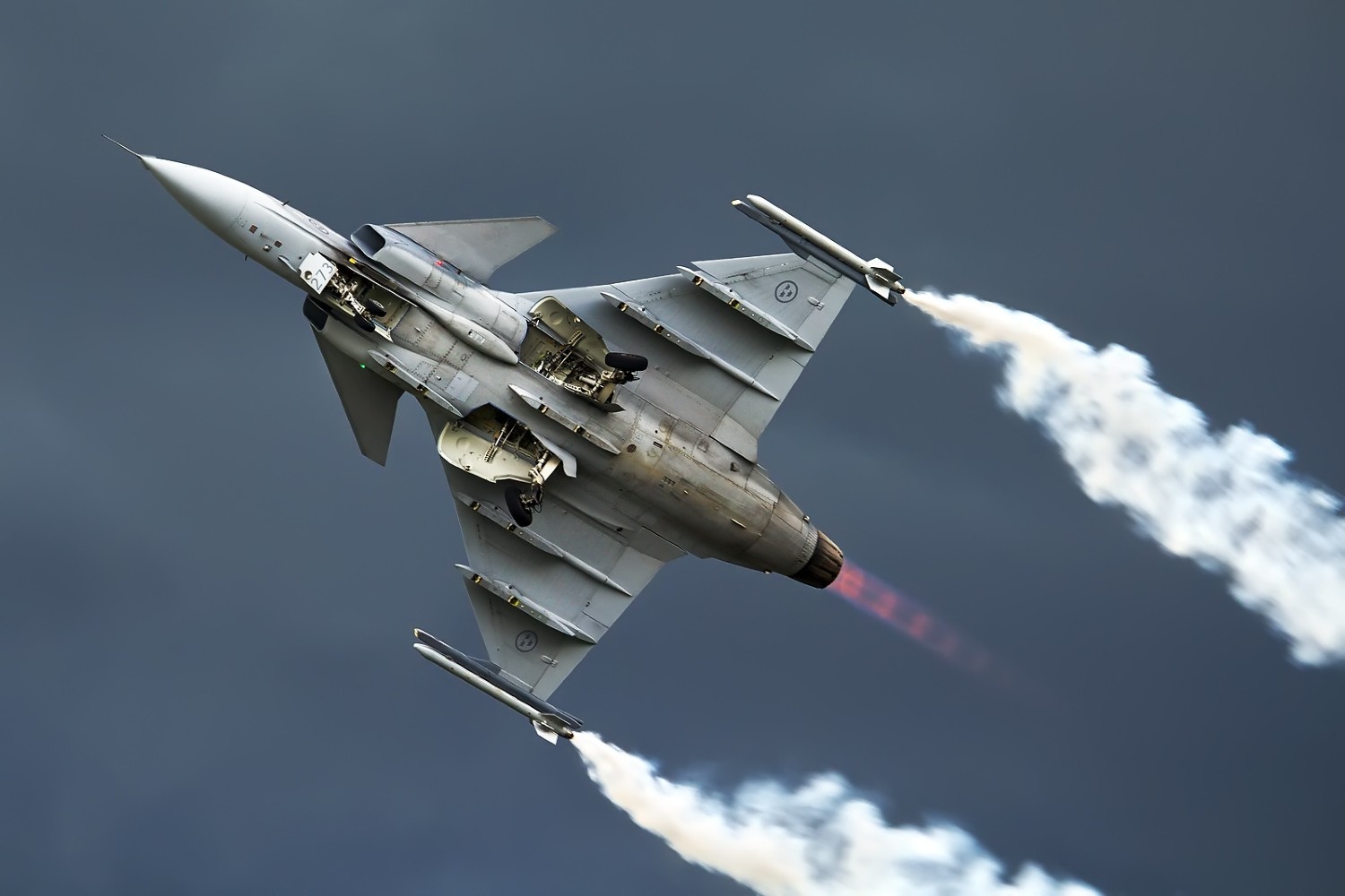 FAB Pilots Begin Operational Training with Gripen