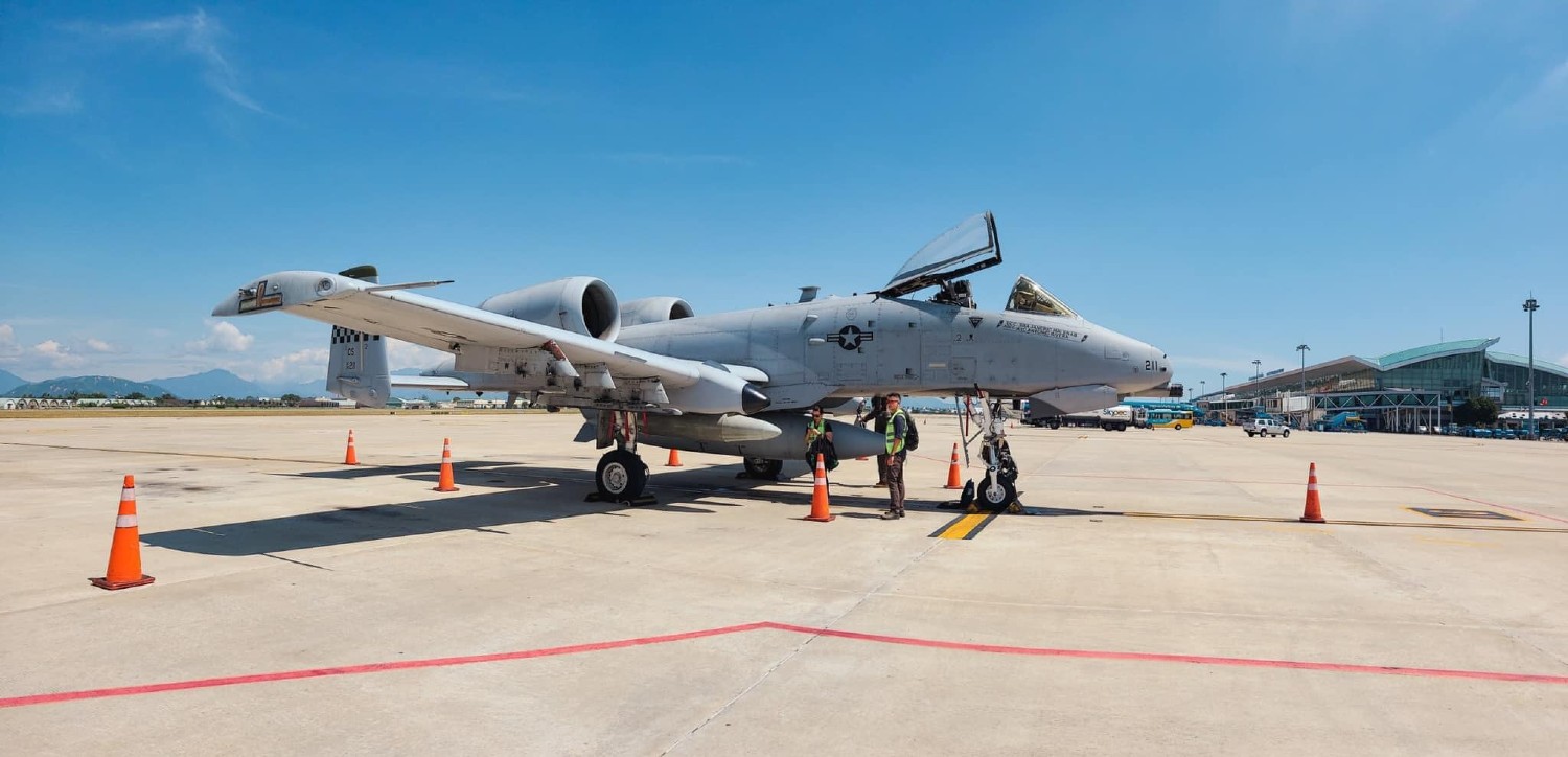 'Iconic' U.S. Warthog Debuts In India – 'Tank Killer' A-10 Thunderbolt ...