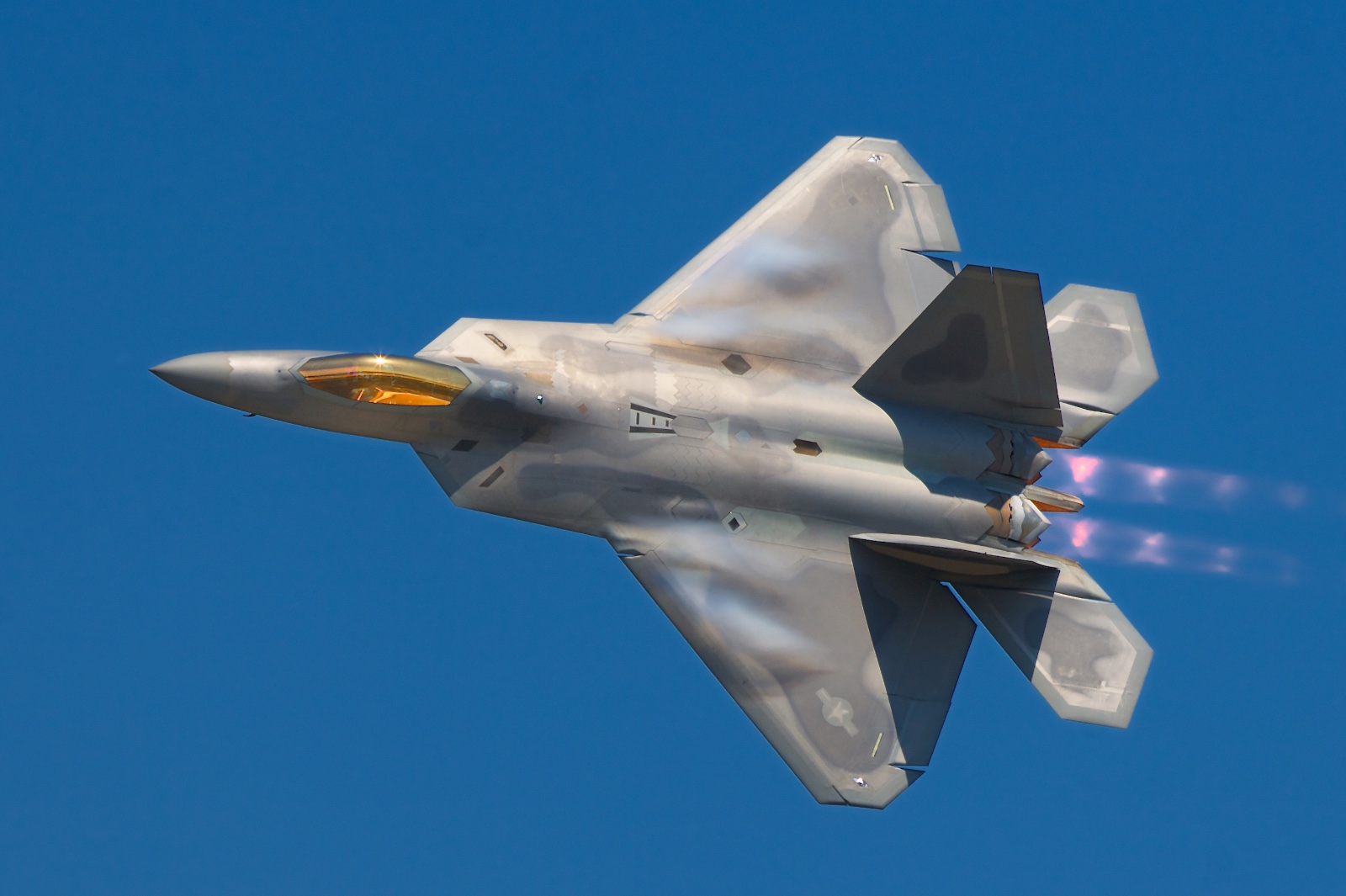 U.S. Adding 'NGAD Tech' On F-22 Raptors As USAF Tries To Keep Its ...